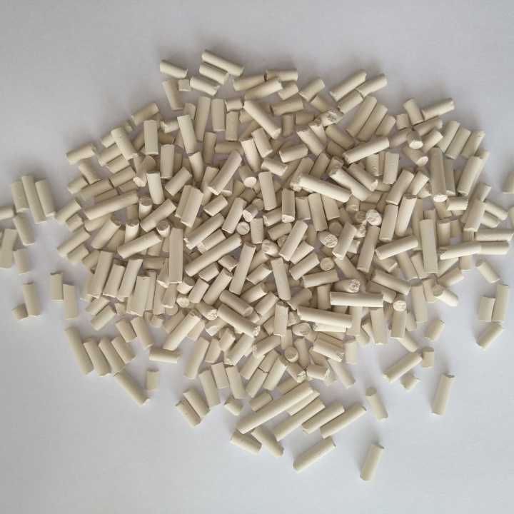 Chloride removal adsorbent
