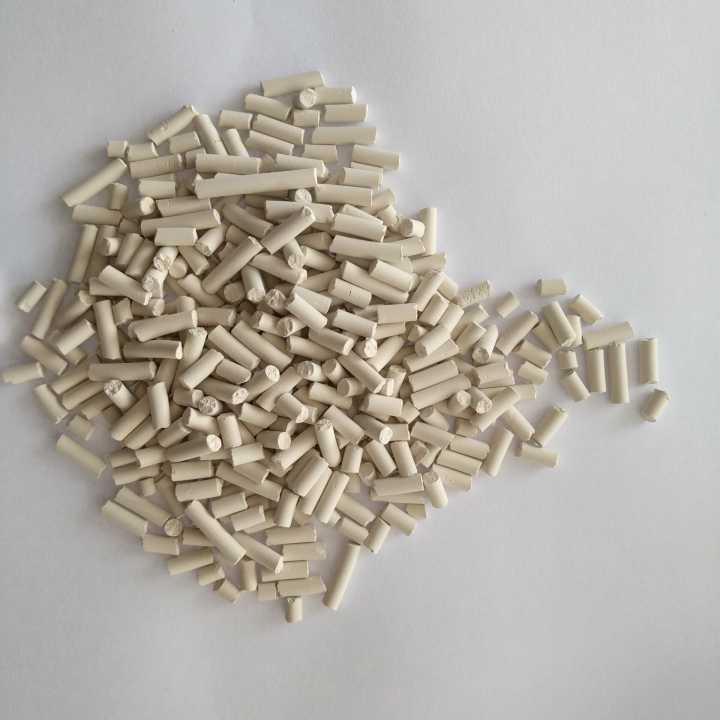 Chloride removal adsorbent