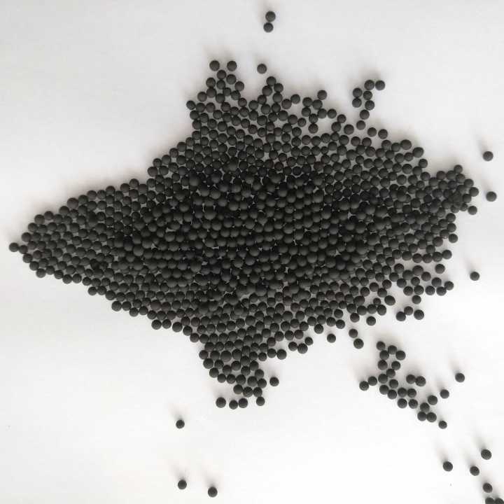 Oxygen removal adsorbent
